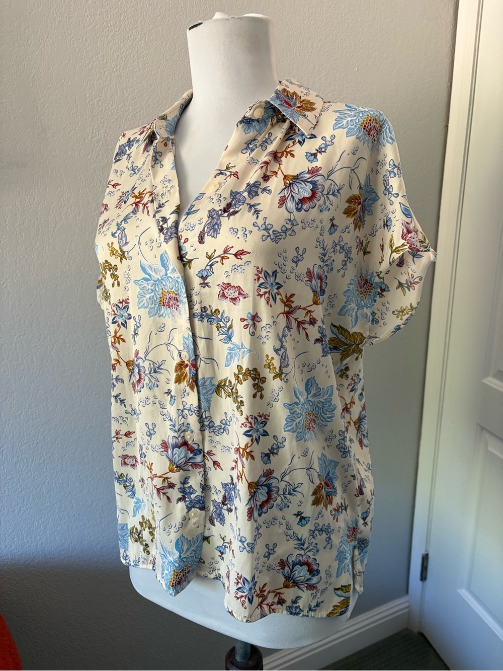 Joie silky blue cream floral short sleeve shirt size S